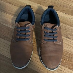 Boys Sonoma Size 1 brown dress shoes.